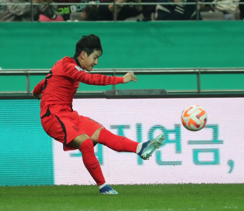 [서울=뉴시스] 이강인이 A매치 데뷔골과 첫 멀티골을 터트렸다. 이강인의 2골로 대표팀은 2대0으로 앞서가고 있다.