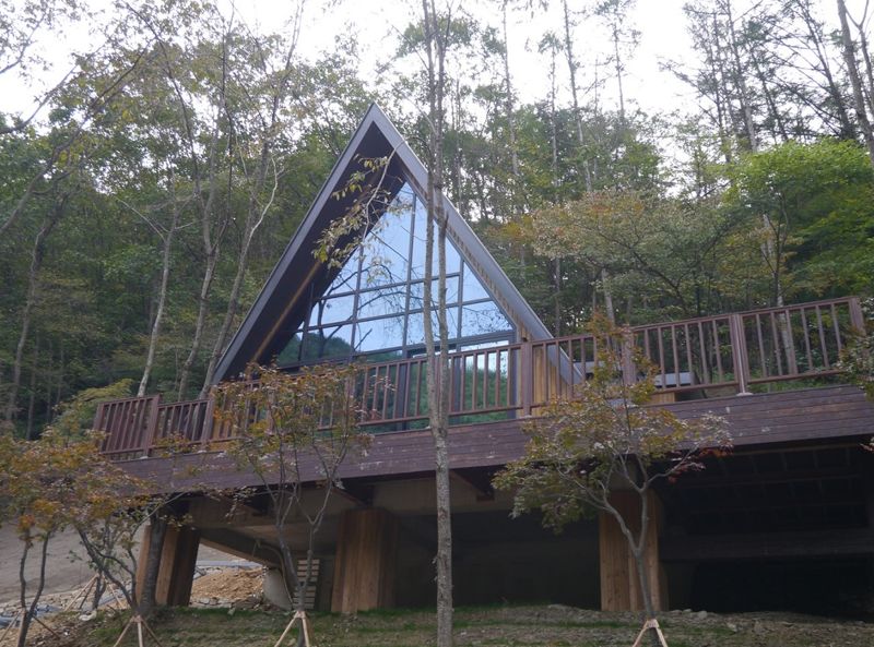 대전 만인산자연휴양림에 조성된 숙박시설인 트리하우스.