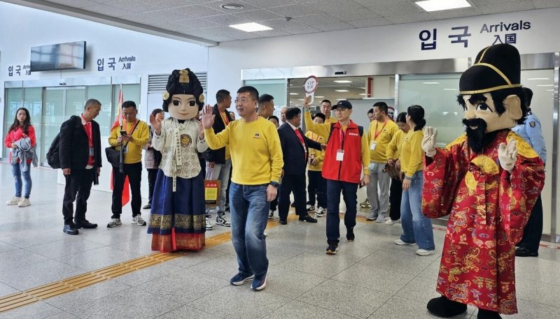 인천항 입항하는 중국발 크루즈 승객들의 모습. 인천항시설관리센터 제공