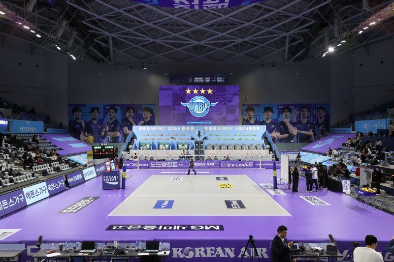 남자 프로배구 대한항공이 홈구장인 인천 계양체육관을 새롭게 꾸몄다. (대한항공 배구단 제공) ⓒ News1