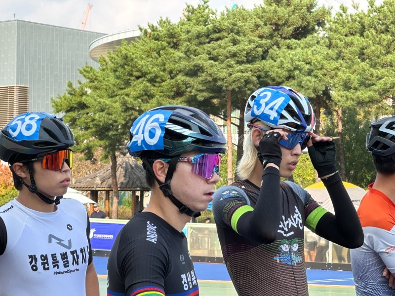 스타트 직전 나란히 선 정철원과 최인호 [나주=연합뉴스]