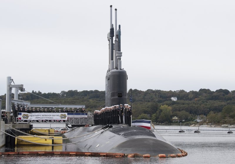 美 버지니아급 핵잠수함 '하이먼 릭오버' (그로튼[美코네티컷주]=연합뉴스) 미국 해군이 14일(현지시간) 코네티컷주 뉴런던 잠수함기지에서 버지니아급 원자력 추진 잠수함 '하이먼 릭오버'호(SSN 795) 취역식을 하고 있다. 2023.10.14 [미해군 제공. 재판매 및 DB 금지]