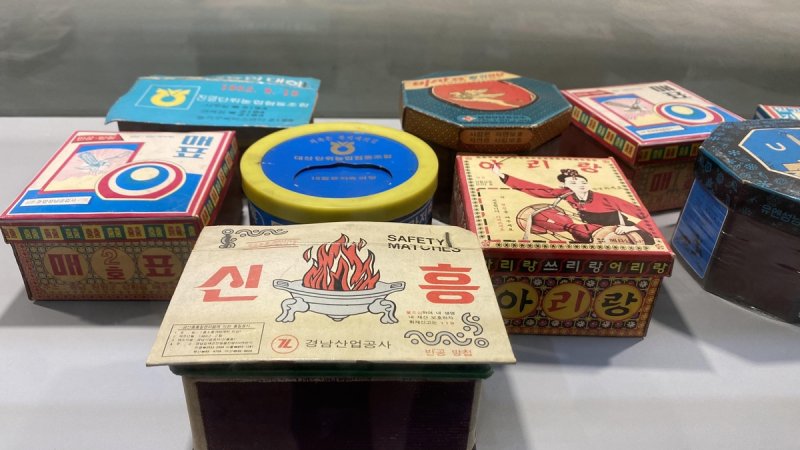 모양도 크기도 다양한 성냥 (김해=연합뉴스) 최병길 기자 = 경남 김해시 진영읍 김해성냥전시관에 전시된 모양과 크기가 다양한 성냥. 2023.10.15 choi21@yna.co.kr