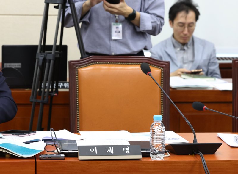 13일 서울 여의도 국회에서 열린 국방위원회 국정감사에 이재명 더불어민주당 대표가 불참해 자리가 비어 있다. 2023.10.13/뉴스1 ⓒ News1 송원영 기자