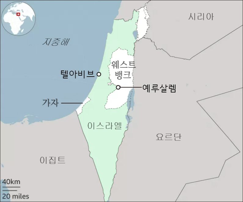 팔레스타인 거주 지역은 약 230만 명이 거주하는 가자지구(360 ㎢)와 약 320만명이 거주하는 서안지구(웨스트 뱅크 : 5860 ㎢) 나뉜다. 가자지구를 통치하는 하마스와 서안지구를 통치하는 온건파인 파타 주도의 자치정부는 분열돼 노선도 완전히 다르다. 하마스는 정강정책상 이스라엘을 소멸시키는 게 목표인 정파인 반면 자치정부는 이스라엘을 인정하고 30여 년 전부터 무장 투쟁이 아닌 국제사회가 인정한 이른바 '두 국가 해법'을 추진해 온 주체다. 서안 자치정부는 하마스와 달리 평화적 해법을 추구하는 만큼 서방의 인정은 받고 있지만