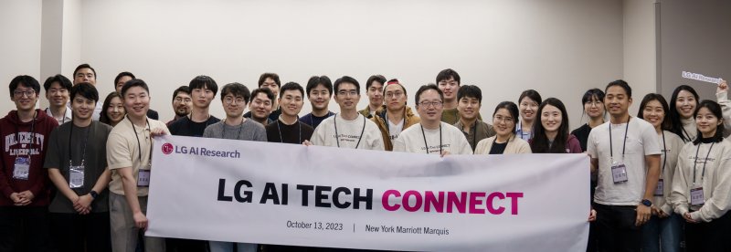 미국 뉴욕에서 지난 13일(현지시간) 열린 'LG AI 테크 커넥트'의 참가자들이 기념촬영을 하고 있다. LG 제공