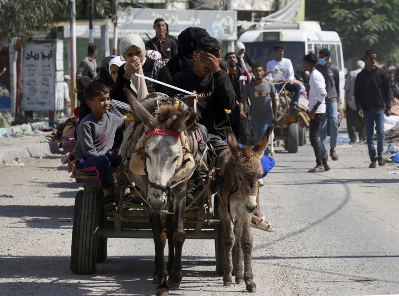 남쪽으로 대피하는 가자지구 주민들. AP연합뉴스