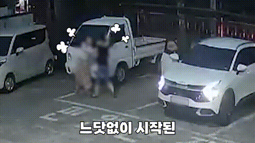지난 12일 오전 6시께 경남 사천지구대 앞 주차장에서 음주운전을 한 A씨가 지인과 난투극을 벌이고 있다./사진=유튜브 '경찰청',뉴스1