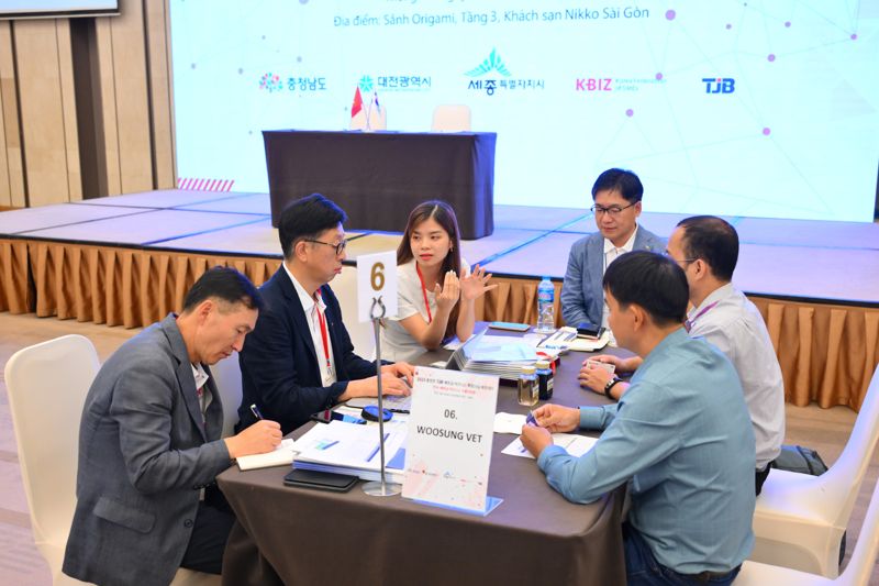 지난 10월 11일 베트남에서 진행된 '2023 충청권 베트남 비즈니스 파트너십 매칭데이'의 모습. 중소기업중앙회 제공