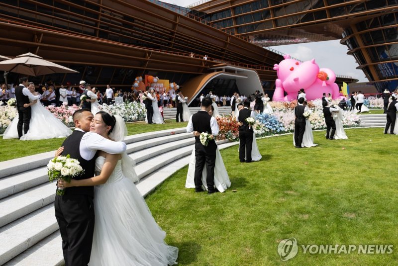 중국, '부자 남편 만나려면 얼굴 고쳐야 한다' 광고에 벌금