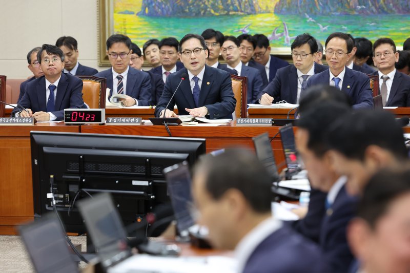 한기정 공정거래위원회 위원장이 16일 서울 여의도 국회에서 열린 정무위원회의 공정거래위원회 등에 대한 국정감사에서 의원 질의에 답하고 있다. 2023.10.16/뉴스1 ⓒ News1 황기선 기자