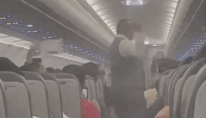 지난 6일 과달라하라에서 멕시코시티로 비행할 예정이었던 볼라리스 항공기가 모기 침입으로 인해 운항이 지연됐다. /사진=유튜브 화면 갈무리,머니투데이