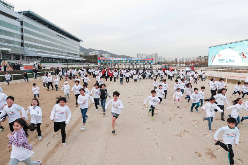 렛츠런파크 서울 경주로 마라톤 이미지(한국마사회 제공)