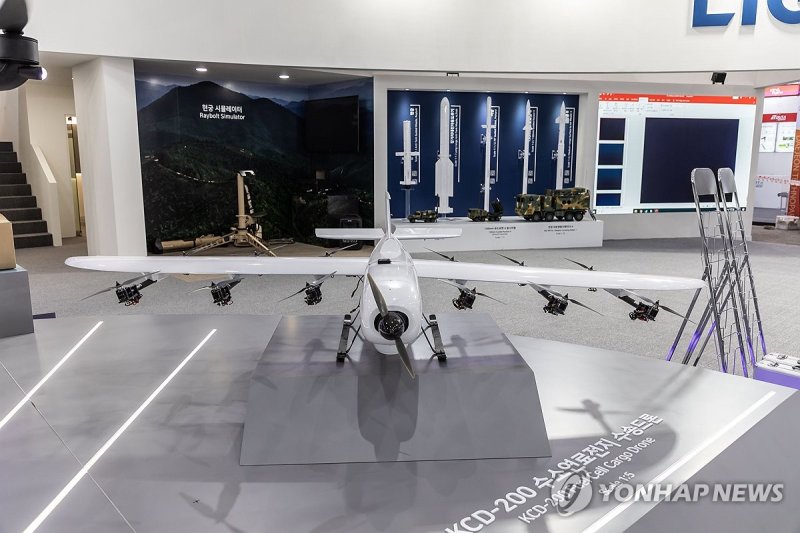 LIG넥스원, 'SEOUL ADEX 2023'에 참가 LIG넥스원, 'SEOUL ADEX 2023'에 참가 (서울=연합뉴스) LIG넥스원 서울 국제 항공우주 및 방위산업 전시회 2023(Seoul ADEX)에 참가한다고 17일 밝혔다. 사진은 고중량 화물 운송 드론 KCD-200. 2023.10.17 [LIG넥스원 제공. 재판매 및 DB 금지] photo@yna.co.kr (끝)