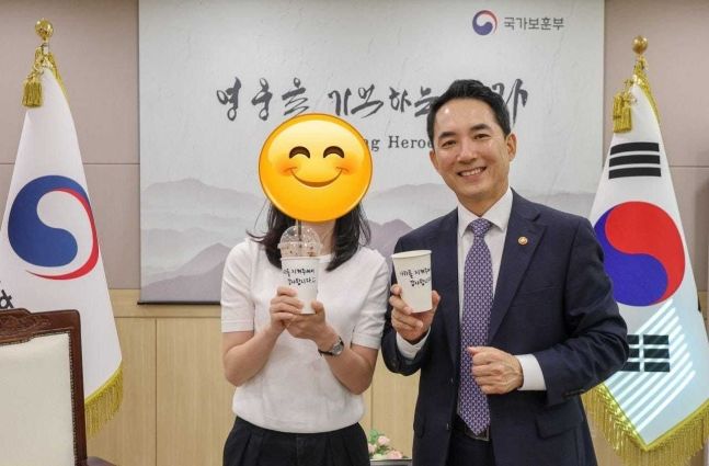 박민식 국가보훈부 장관(오른쪽)과 하지호씨.