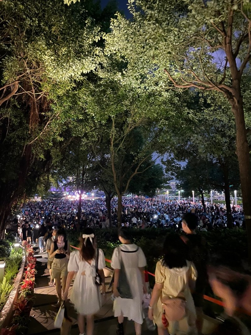 불꽃놀이를 앞둔 홍콩섬 타마파크에 인파가 몰려있다. 2023.10.1/뉴스1 ⓒ News1 강태우 기자