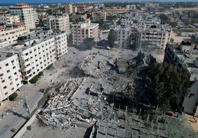 가자지구 중부 자하라 도심이 19일(현지시간) 이스라엘군의 공습을 받아 건물 여러채가 파괴된 모습이다. 2023.10.19. ⓒ 로이터=뉴스1 ⓒ News1 김성식 기자 /사진=뉴스1