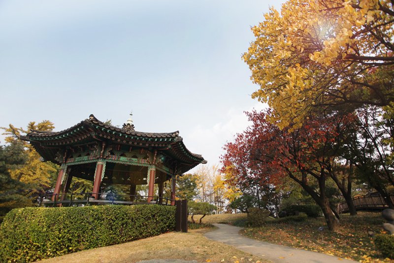 단풍이 곱게 물든 팔각정의 모습. (사진=서울신라호텔 제공) *재판매 및 DB 금지