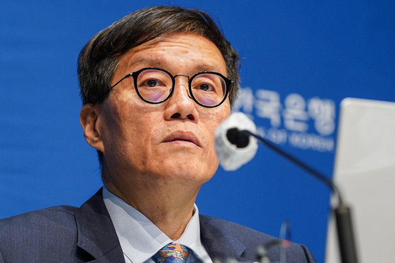 [서울=뉴시스] 사진공동취재단 = 이창용 한국은행 총재가 지난 19일 서울 중구 한국은행에서 열린 10월 금융통화위원회 금리 결정에 대한 기자간담회에서 발언하고 있다. 2023.10.23. photo@newsis.com