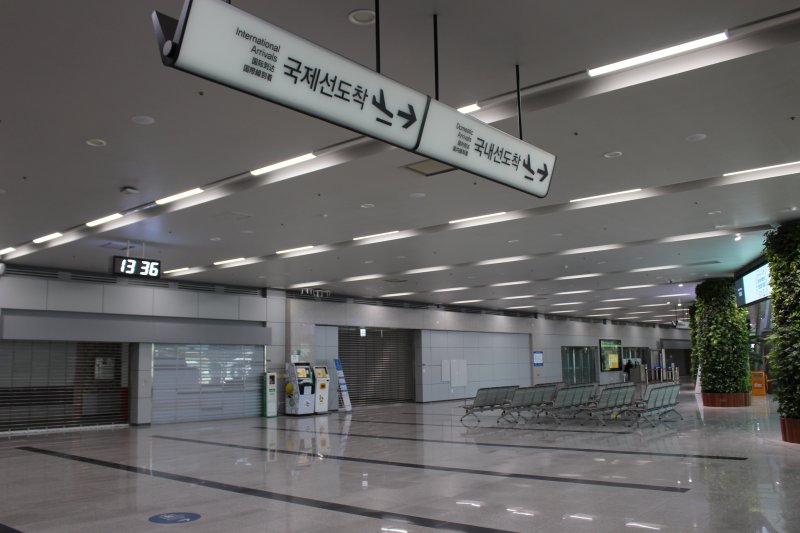 지난 18일 찾은 전남 무안국제공항 로비가 텅 비어있다. 무안공항은 새벽, 저녁에만 비정기 전세기가 운항되고 있다. 사진=김영권 기자