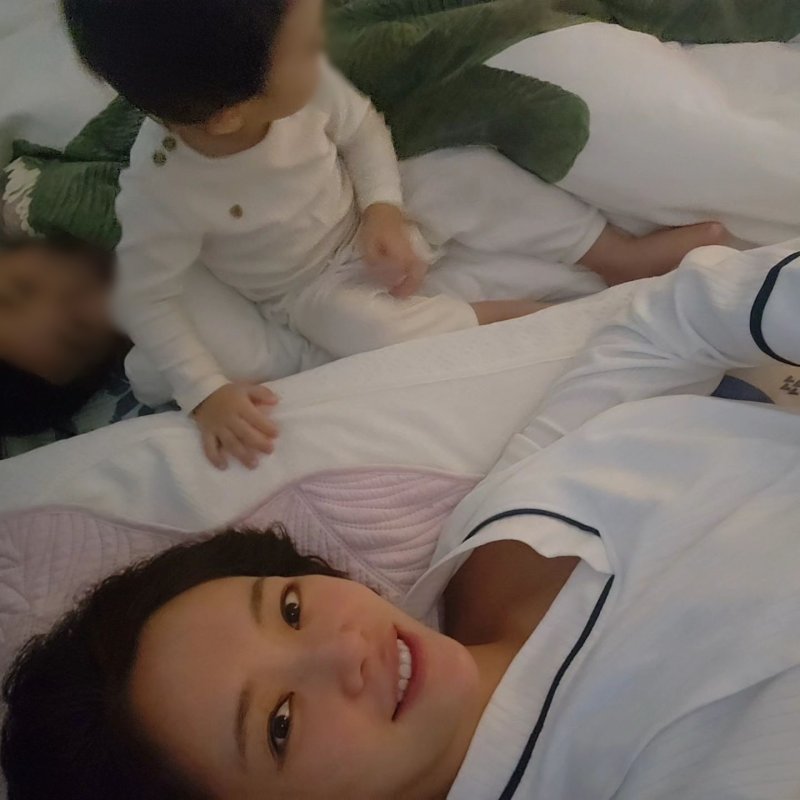 '이영돈♥' 황정음, 두 아들과 밝은 미소 "행복해" [N샷]