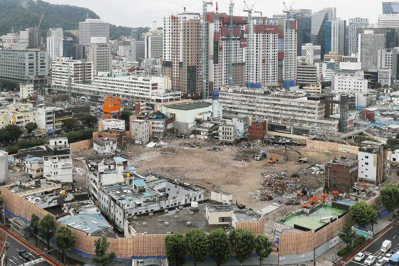 서울 종로구 세운재정비촉진지구 4구역 일대와 세운상가 모습. 2022.8.1/뉴스1 ⓒ News1 민경석 기자