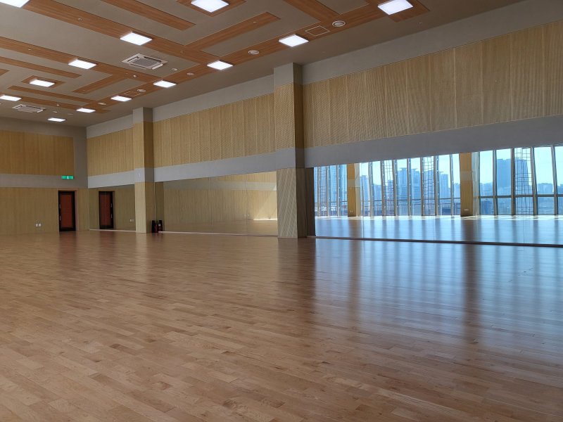 [부산=뉴시스] 김민지 기자 = 10월 말 개관한 부산 부산진구 국립부산국악원 국악체험관 대강습실. 2023.10.24. mingya@newsis.com