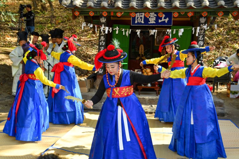 '제3회 고치령 위령제'에서 검무가 펼쳐지고 있다. (사진=영주시 제공) *재판매 및 DB 금지