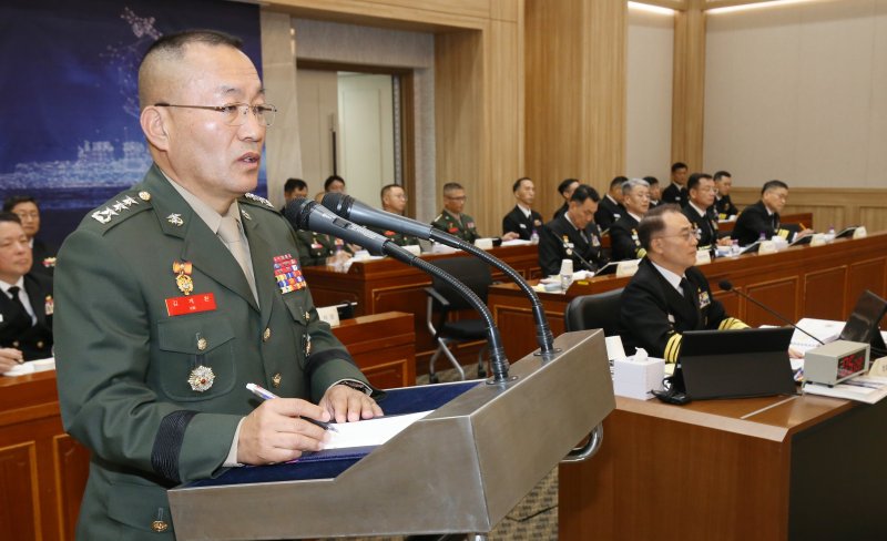 김계환 해병대사령관이 24일 오전 충남 계룡대에서 열린 국회 국방위원회의 해군본부에 대한 국정감사에서 답변하고 있다. 사진=뉴스1