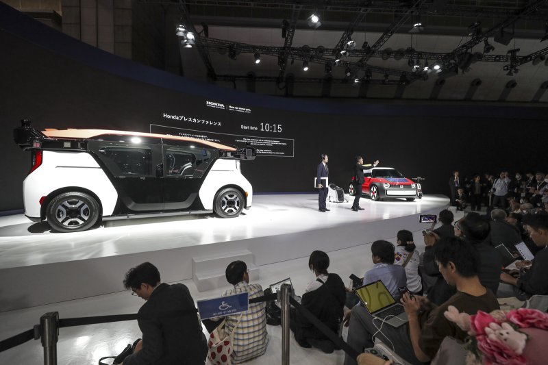 [도쿄=뉴시스] 일본자동차공업협회(JAMA)가 주최하는 2023 재팬모빌리티쇼는 25일 일본 도쿄 빅사이트에서 열렸다. 행사는 이날부터 내달 5일까지 진행되며 토요타, 혼다, 닛산 등 완성차업체, 스타트업, 부품업체 475곳이 참가했다.(사진=한국자동차기자협회 제공) 사진은 혼다 전시장. 2023.10.25 photo@newsis.com *재판매 및 DB 금지