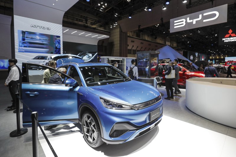 [도쿄=뉴시스] 일본자동차공업협회(JAMA)가 주최하는 2023 재팬모빌리티쇼는 25일 일본 도쿄 빅사이트에서 열렸다. 행사는 이날부터 내달 5일까지 진행되며 토요타, 혼다, 닛산 등 완성차업체, 스타트업, 부품업체 475곳이 참가한 가운데 중국 전기차 제조사 비와디가 현지 첫 판매 전기차 아토 3를 선보였다. (사진=한국자동차기자협회 제공) 2023.10.25 photo@newsis.com *재판매 및 DB 금지