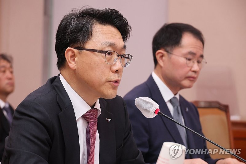 의원 질의에 답변하는 김진욱 공수처장 의원 질의에 답변하는 김진욱 공수처장 (서울=연합뉴스) 이정훈 기자 = 김진욱 고위공직자범죄수사처장이 19일 국회 법제사법위원회에서 열린 고위공직자범죄수사처에 대한 국정감사에서 의원질의에 답변하고 있다. 2023.10.19 uwg806@yna.co.kr (끝)