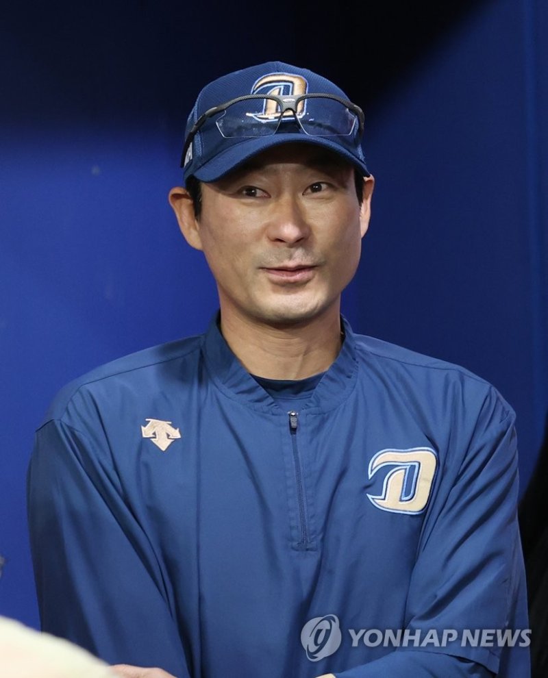 경기 전 인터뷰하는 강인권 감독 경기 전 인터뷰하는 강인권 감독 (서울=연합뉴스) 김성민 기자 = 4일 오후 서울 고척스카이돔에서 열린 2023 프로야구 NC 다이노스와 키움 히어로즈의 경기에 앞서 NC 강인권 감독이 박건우의 1군 말소에 대한 취재진의 질문에 답하고 있다. 2023.7.4 ksm7976@yna.co.kr (끝)