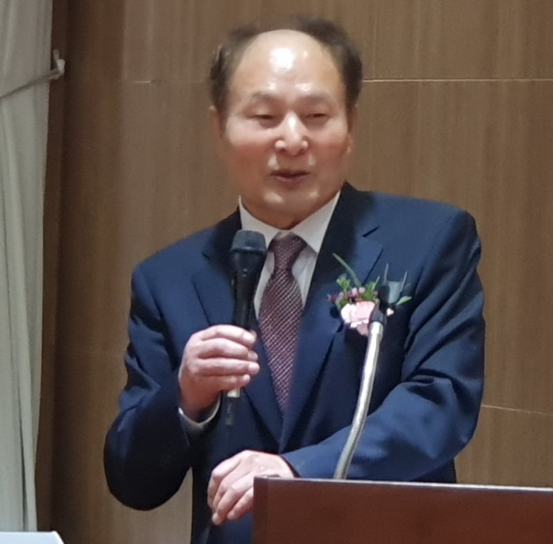 [장성=뉴시스] 이형진 백양관광호텔 회장이 27일 10주년 기념식에서 인사말을 하고 있다. (사진=백양관광호텔 제공) 2023.10.27. photo@newsis.com