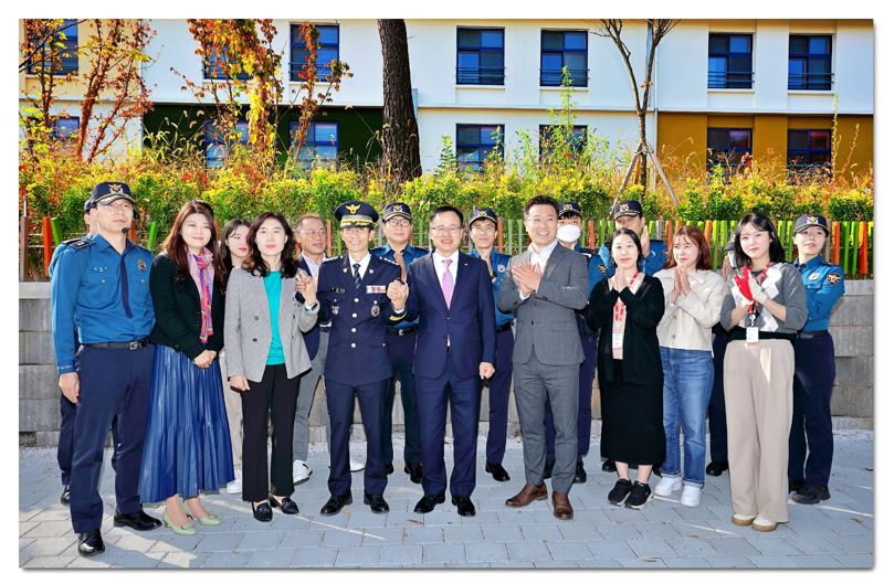 하림, 익산경찰서·익산시와 초등학교에 방범용 '나무안전펜스' 세웠다