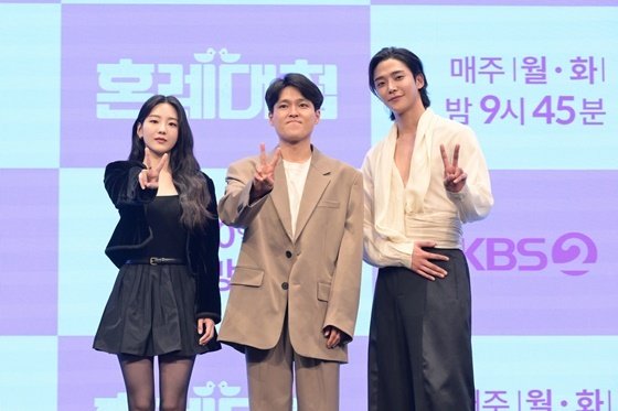 (왼쪽부터) 배우 조이현, 황승기 PD, 배우 로운/ 사진제공=KBS