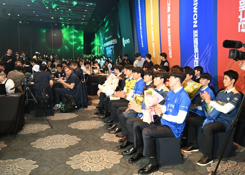 남자부 신인 드래프트 지명을 받은 선수들(KOVO제공)