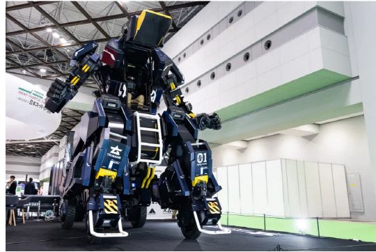 츠바메인더스트리가 개발한 300만달러 짜리 대형 로봇 '츠바네 아칵스(Tsubame Archax)'. 사진=츠바메