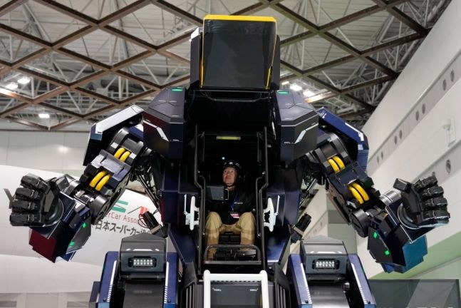 츠바메인더스트리가 개발한 300만달러 짜리 대형 로봇 '츠바네 아칵스(Tsubame Archax)'. 사진=츠바메