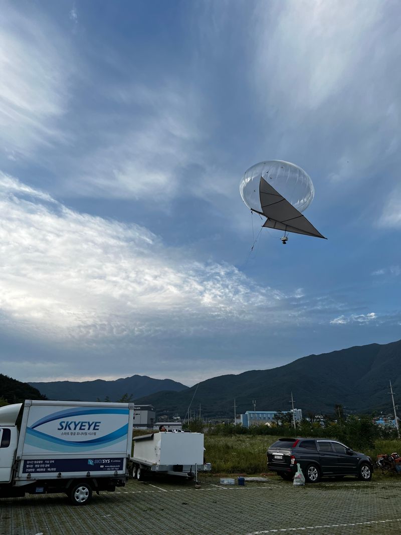 애드벌룬과 드론 카메라의 조합.. 산불감시 위해 울산서 도입