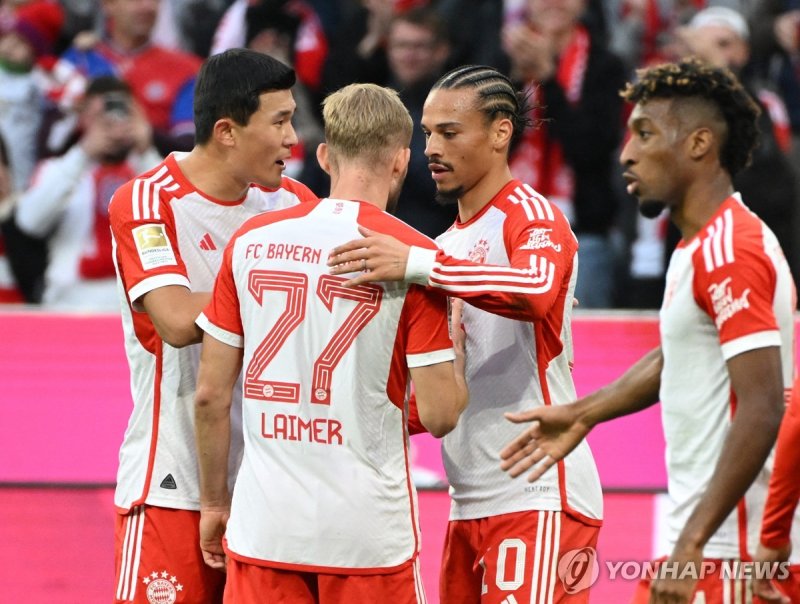 김민재 Soccer Football - Bundesliga - Bayern Munich v SV Darmstadt 98 - Allianz Arena, Munich, Germany - October 28, 2023 Bayern Munich's Leroy Sane celebrates scoring their fourth goal with Kim Min-jae, Konrad Laimer and Kingsley Coman REUTERS/Angelika Warmuth DFL REGULATIONS PROHIBIT ANY USE OF PHOTO