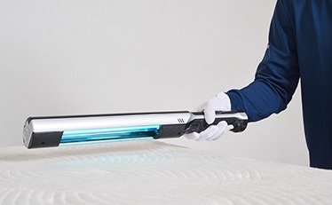 교원웰스의 매트리스 딥클린 케어 서비스 이미지.(교원웰스 홈페이지 갈무리)