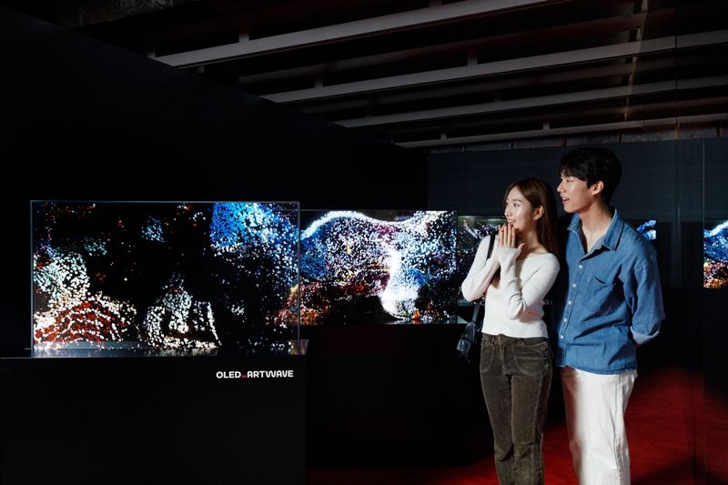 "디지털아트와 올레드가 만났다"...LG디스플레이, 아트웨이브展 개최