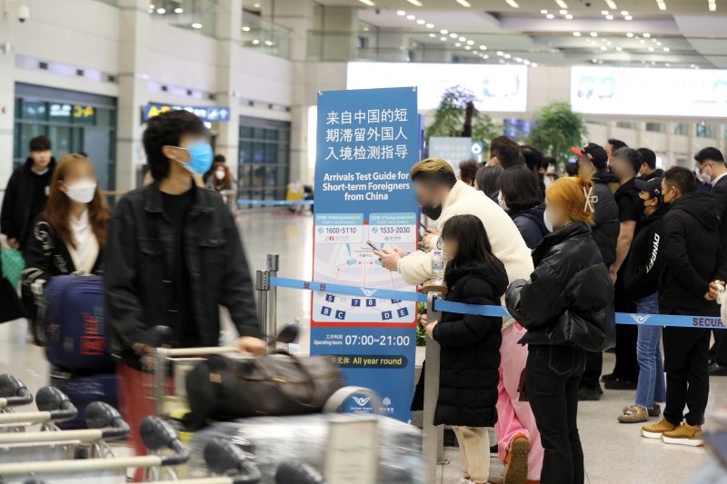 지난 2월 인천국제공항에서외국인들이 입국하고 있다. 2023.2.6/뉴스1 ⓒ News1 황기선 기자 /사진=뉴스1