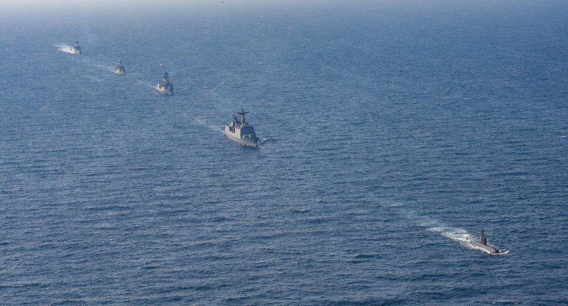 한국과 호주 해군 함정이 지난 2023년 11월 2일 울산 인근 해상에서 연합작전 수행능력 및 상호운용성 강화를 위해 해상 연합훈련을 실시하고 있다. 사진은 오른쪽부터 한국 해군 이종무함, 강감찬함, 호주 왕립 해군 투움바함, 한국 해군의 대천함, 경남함. 해군 제공