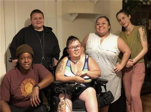 생전 스테이시 박 밀번(가운데).구글 아트 앤 컬처 홈페이지 캡처