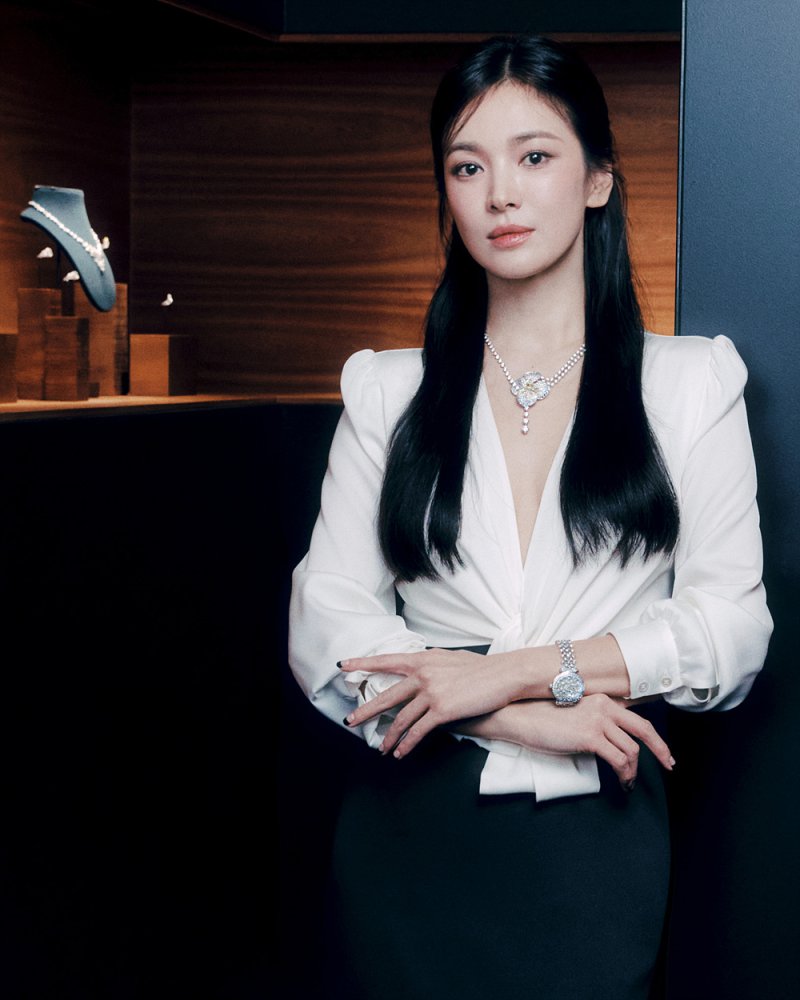 [서울=뉴시스] 배우 송혜교. (사진=쇼메 제공) 2023.11.03. photo@newsis.com *재판매 및 DB 금지