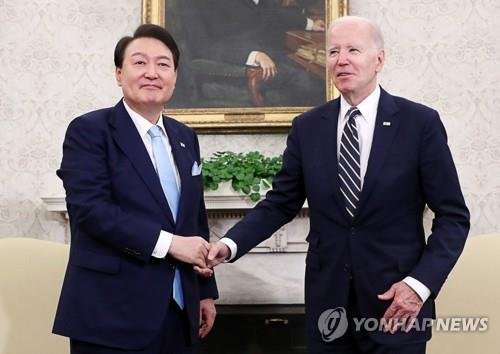 악수하는 한미 정상 [연합뉴스 자료사진]