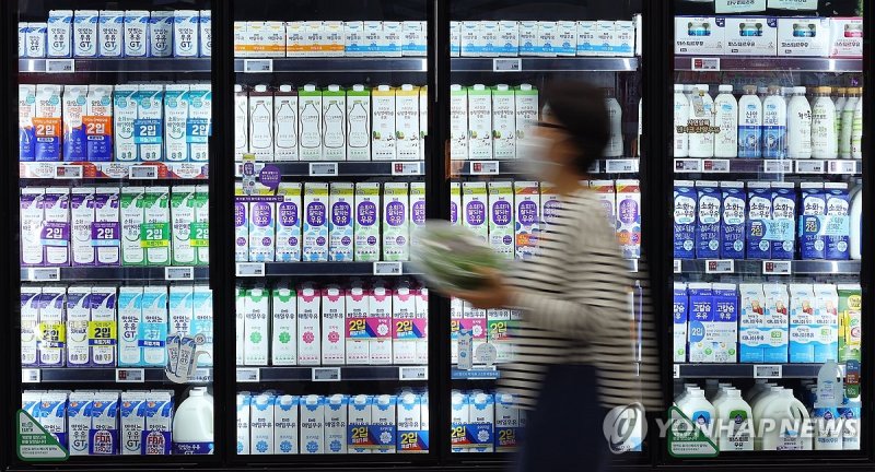 지난달 29일 서울 시내의 한 대형마트 우유 판매대 모습./사진=연합뉴스