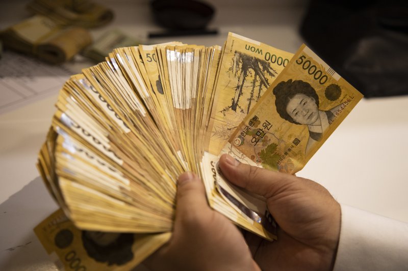 "버려진 지폐 소각비용만 연간 1억원" 한은, 재활용 업체 모집